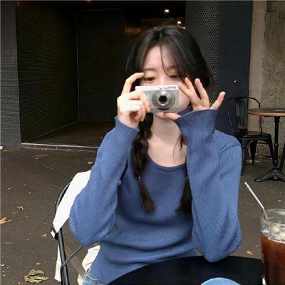 圣洁的艾曼妞 海报